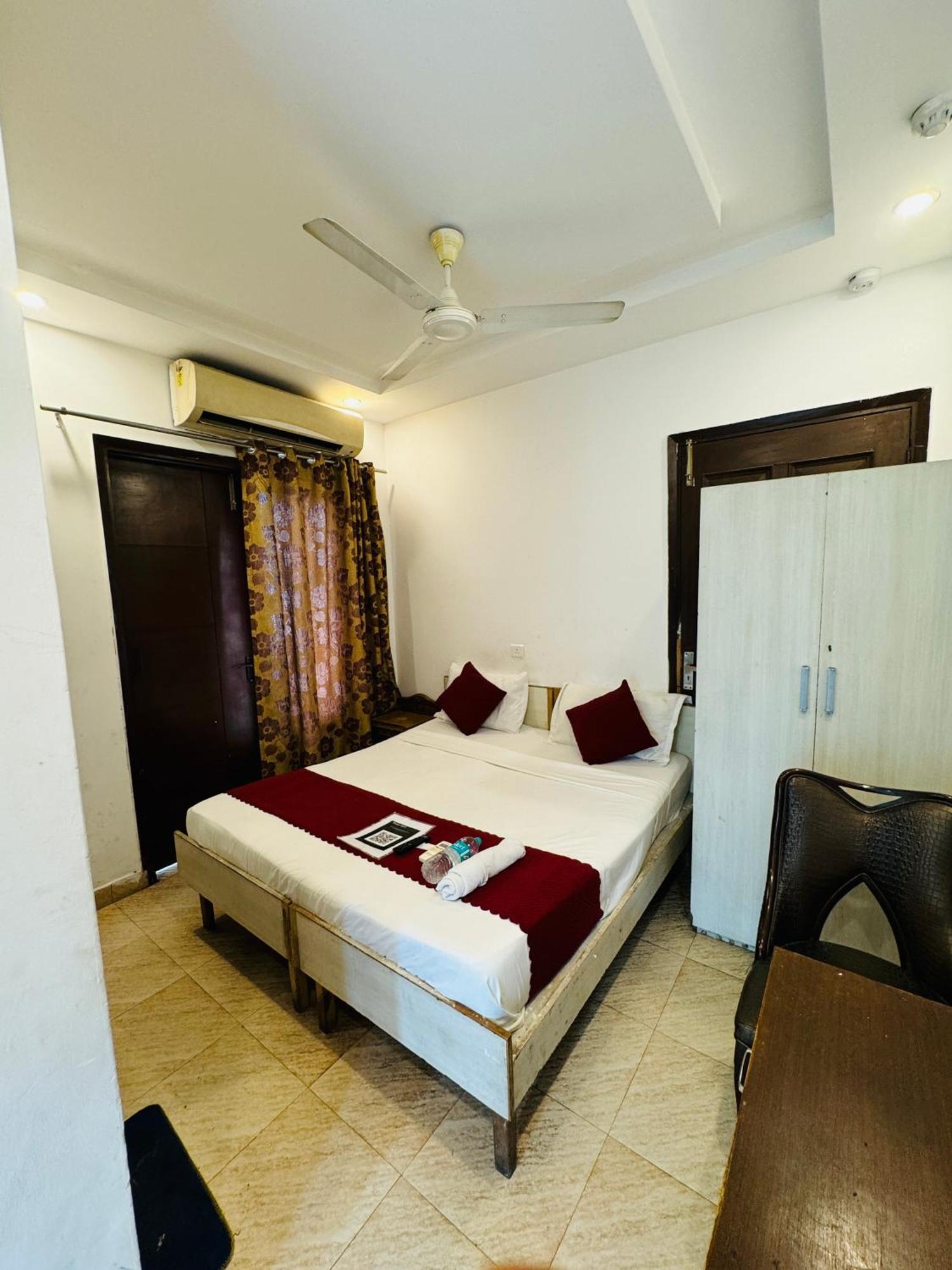 Bir In Jangpura Bed & Breakfast